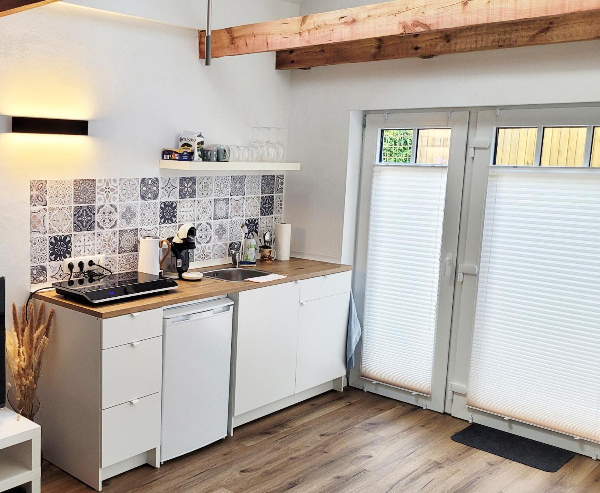 Modernes 1-zimmer-apartment Mit Galerie-schlafkoje Im Skandinavischen Stil
